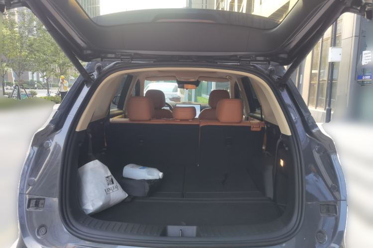 Used Landian E5 PLUS 2025 165 km Long-Range Travel & Comfort Edition 7 Seats Trunk