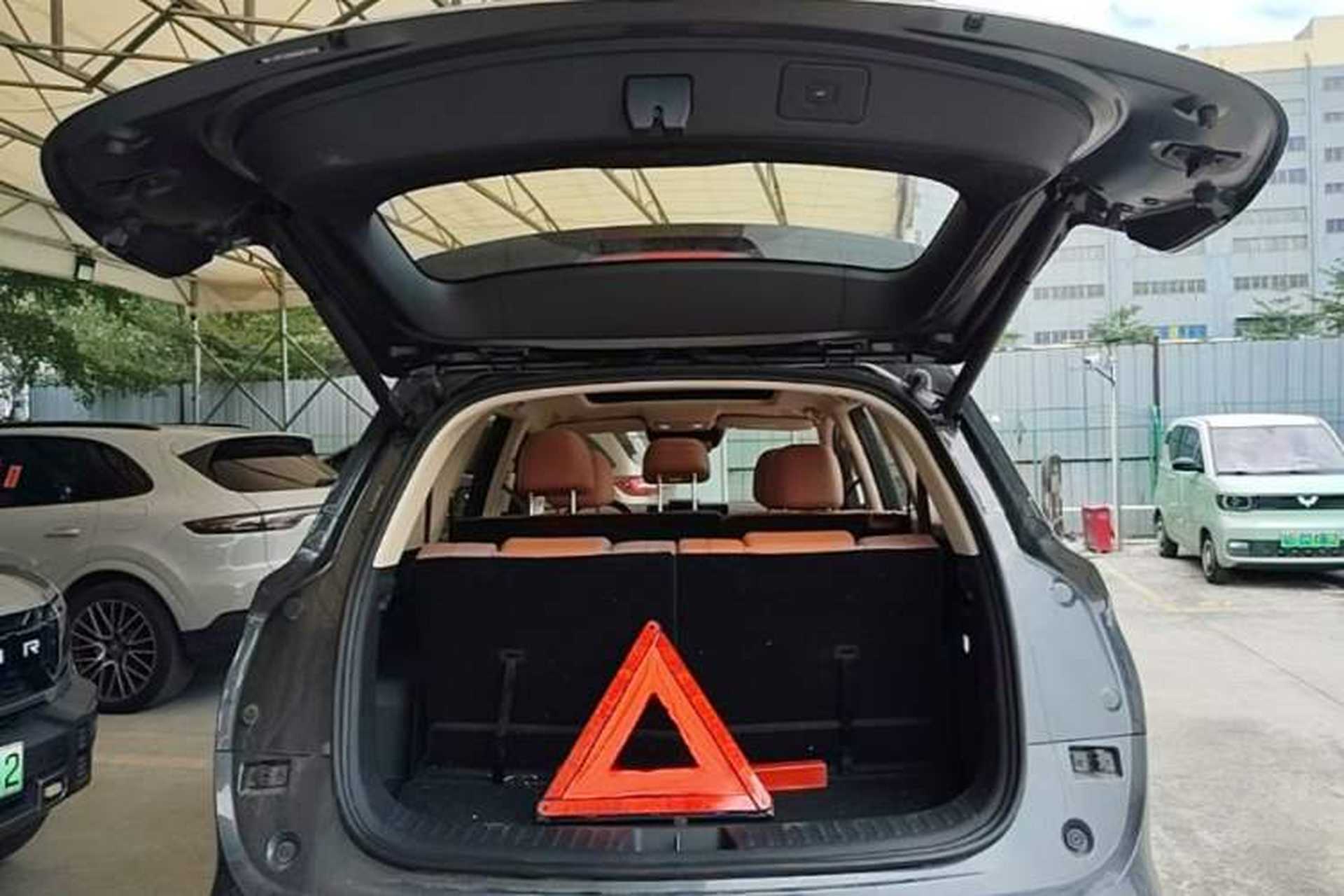 Used Landian E5 PLUS 2025 165 km Long-Range Version PLUS 7-Seater Trunk