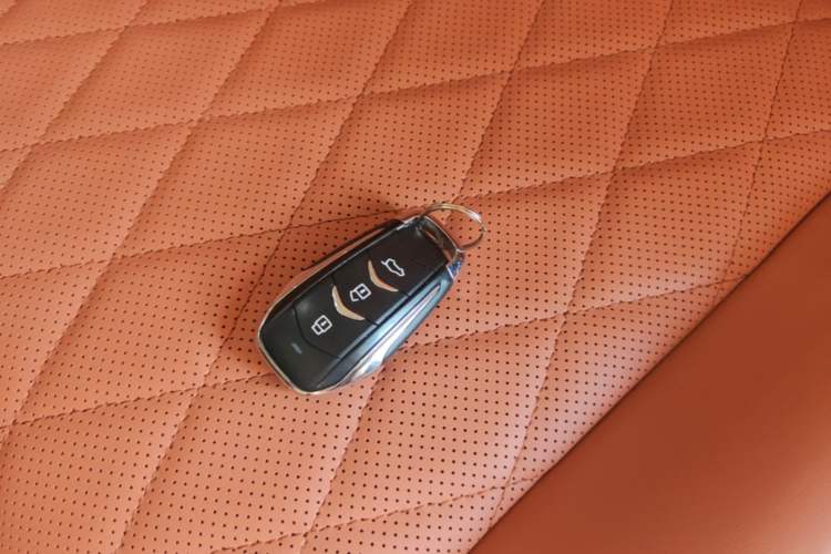 Used Landian E5 PLUS 2025 165 km Long-Range Version PLUS 7-Seater Vehicle Key