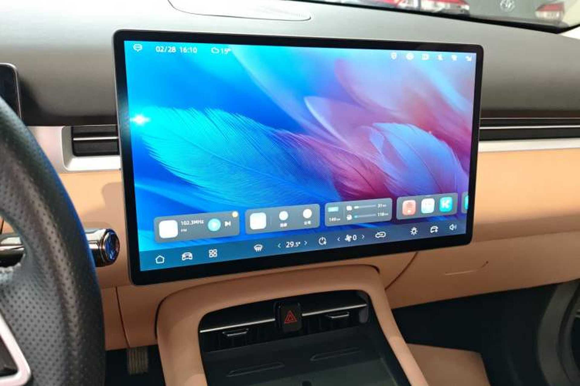 Used Landian E5 PLUS 2025 165 km Long-Range Version PLUS 7-Seater Audio And AC Panel