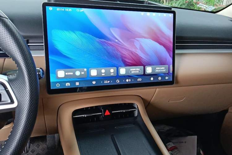 Used Landian E5 PLUS 2025 165 km Long-Range Version PLUS 5-Seater Audio And AC Panel