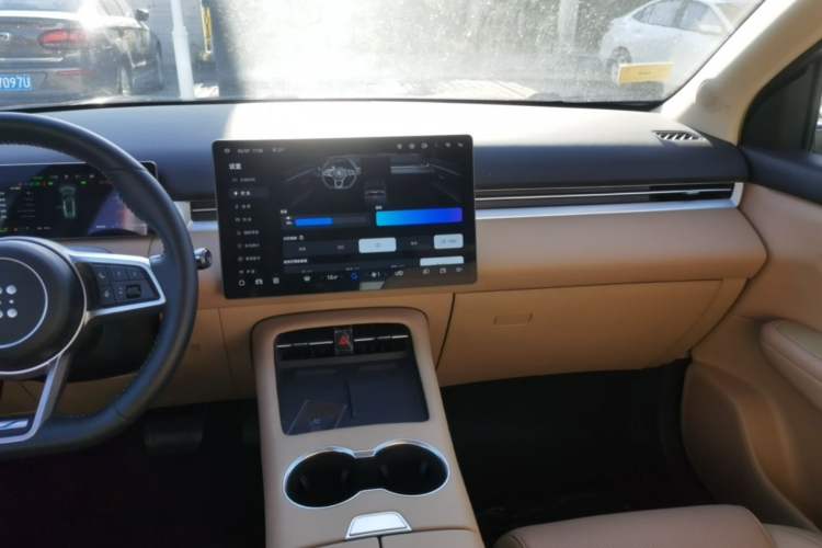 Used Landian E5 PLUS 2025 165 km Long-Range Version PLUS 7-Seater Audio And AC Panel