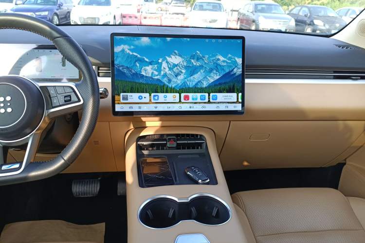 Used Landian E5 PLUS 2025 120km Standard Travel Custom Edition 7 Seats Audio And AC Panel