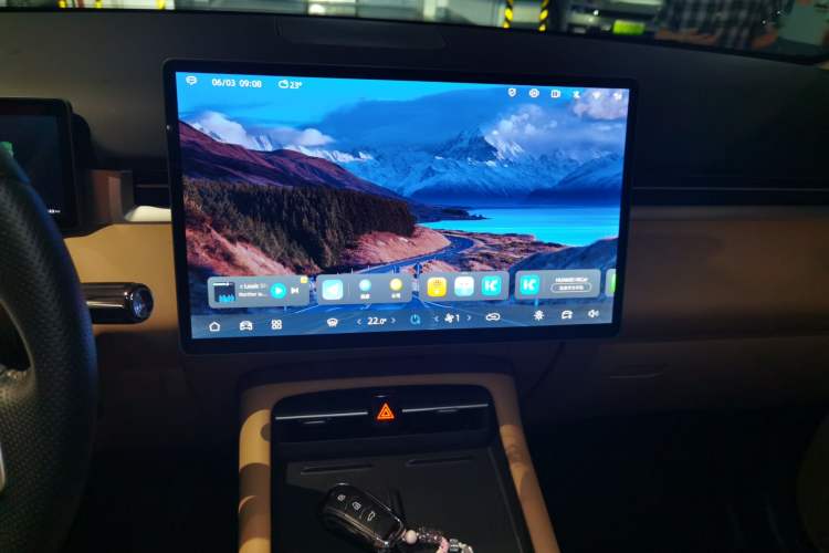 Used Landian E5 PLUS 2025 165 km Long-Range Version PLUS 7-Seater Audio And AC Panel