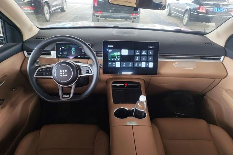 Used Landian E5 PLUS 2025 120 km Standard Range 7-Seater Center Console