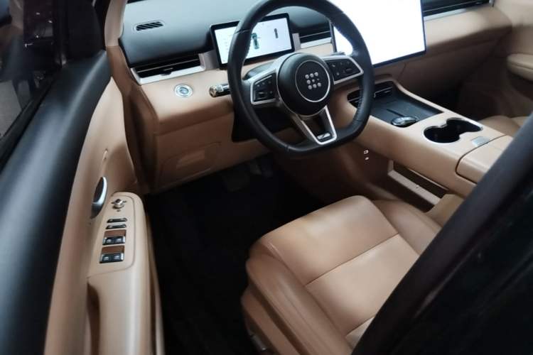 Used Landian E5 PLUS 2025 120km Standard Travel Custom Edition 7 Seats Driver Seat
