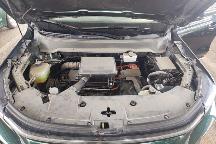 Used Landian E5 PLUS 2025 120 km Standard Range 7-Seater Engine Bay