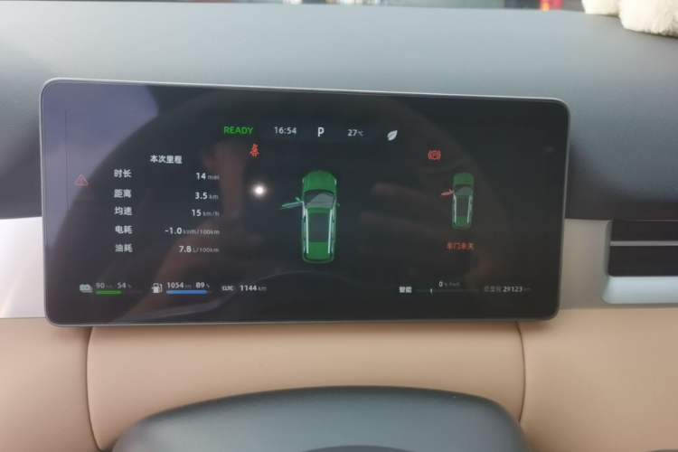 Used Landian E5 PLUS 2025 165 km Long-Range Pro Version with 5 Seats Instrument Cluster