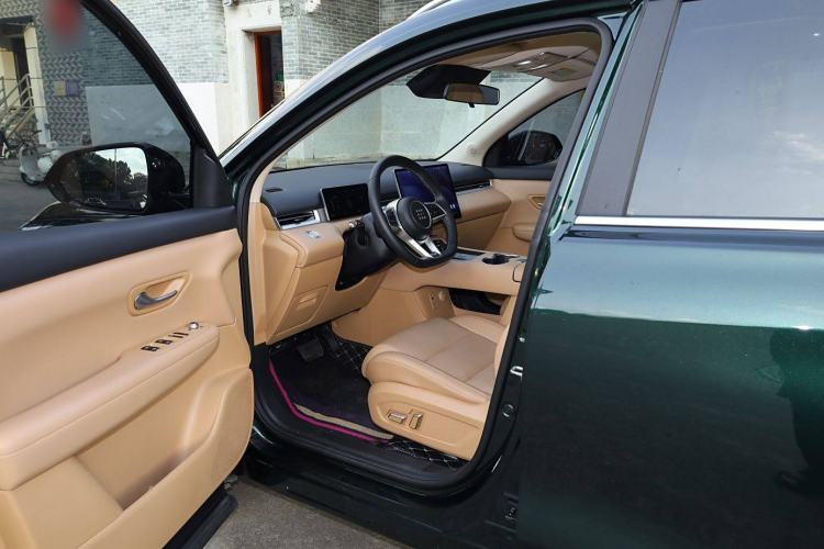 Used Landian E5 PLUS 2025 165 km Long-Range Travel & Comfort Edition 7 Seats Interior 1