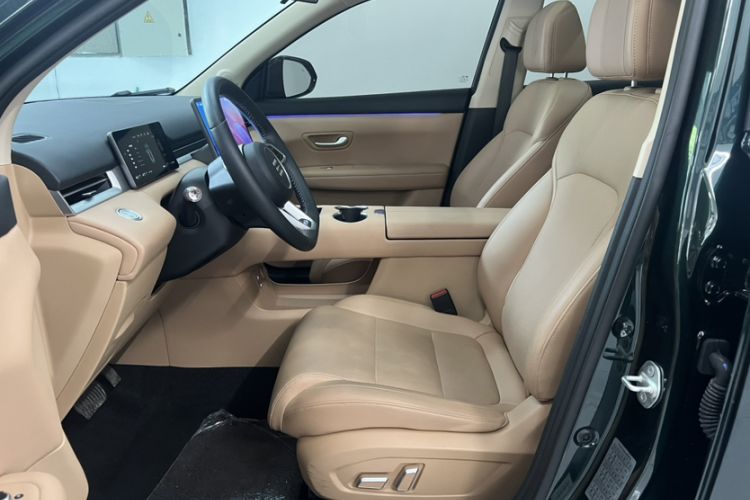 Used Landian E5 PLUS 2025 165 km Long-Range Version PLUS 7-Seater Interior 1