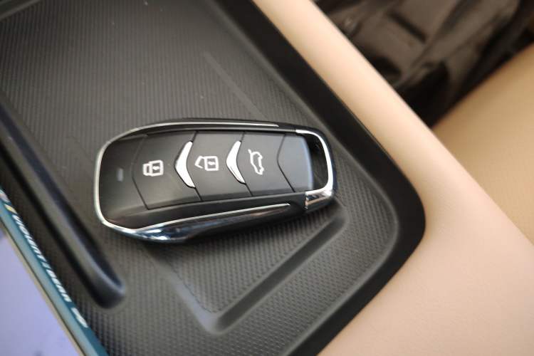 Used Landian E5 PLUS 2025 165 km Long-Range Version PLUS 7-Seater Interior 1