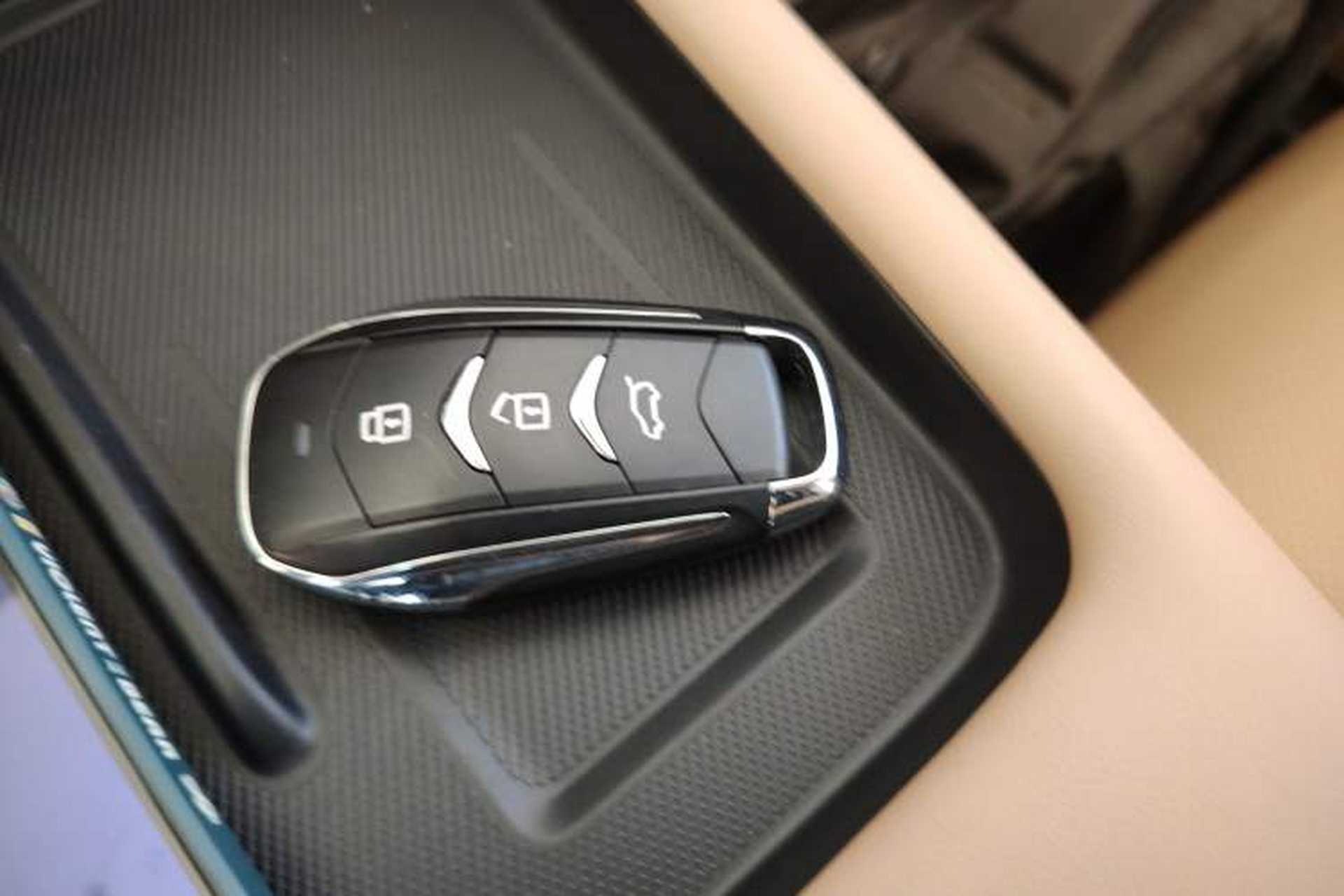 Used Landian E5 PLUS 2025 165 km Long-Range Version PLUS 7-Seater Interior 1