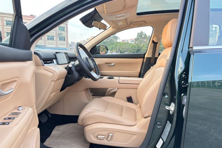 Used Landian E5 PLUS 2025 120km Standard Travel Custom Edition 7 Seats Interior 2