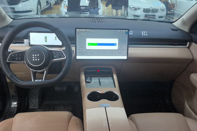 Used Landian E5 PLUS 2025 165 km Long-Range Version 7 Seats Interior 3
