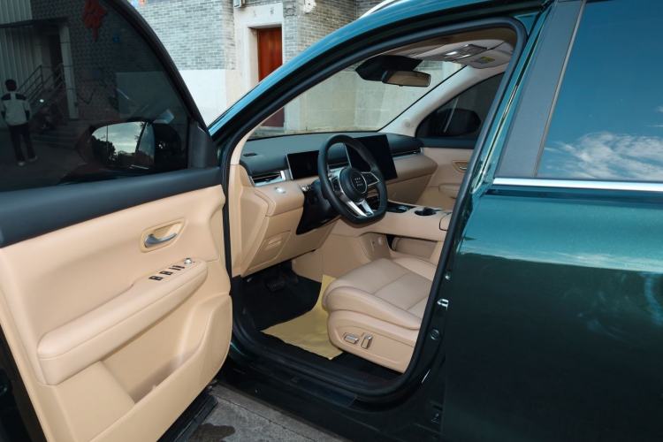 Used Landian E5 PLUS 2025 165 km Long-Range Version PLUS 7-Seater Interior 3