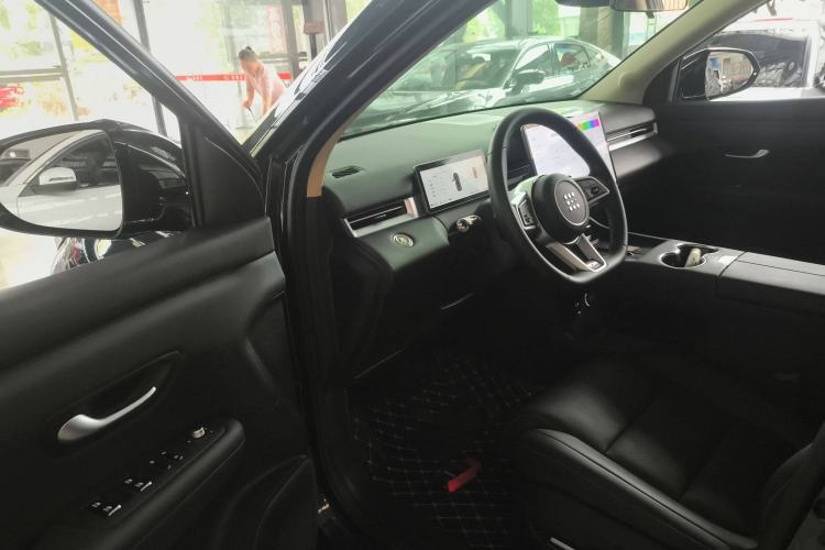 Used Landian E5 PLUS 2025 120km Standard Travel Custom Edition 5 Seats Interior 3