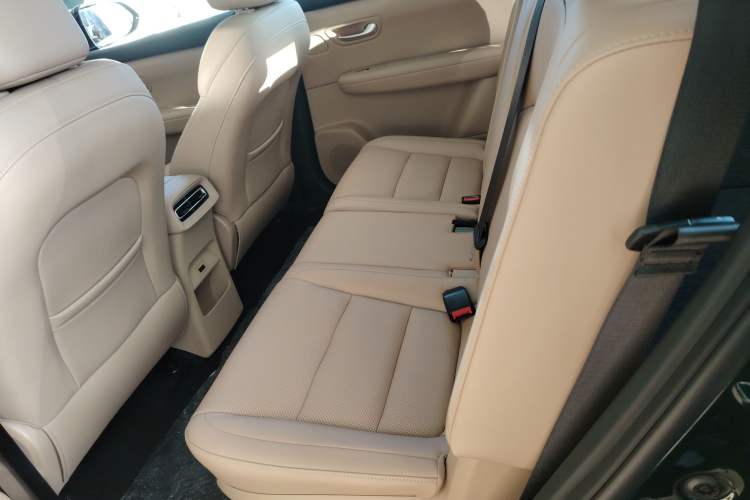 Used Landian E5 PLUS 2025 165 km Long-Range Version PLUS 7-Seater Interior 4