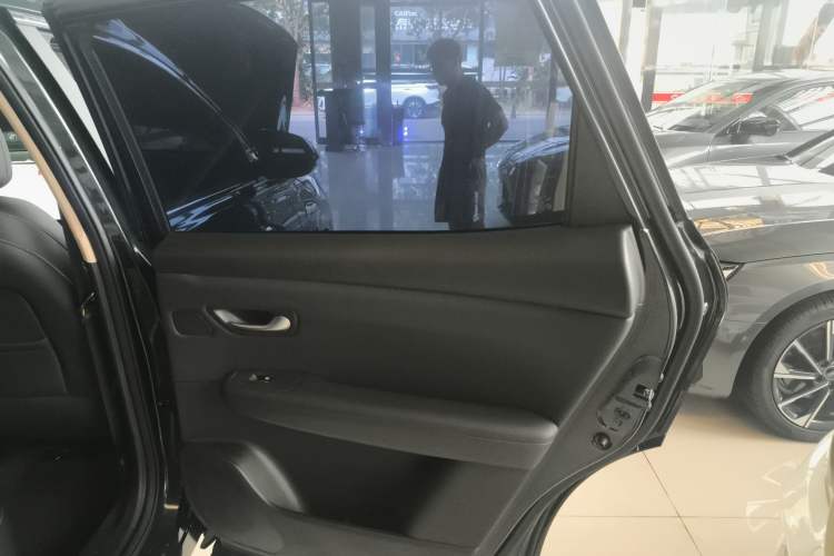 Used Landian E5 PLUS 2025 120km Standard Travel Custom Edition 5 Seats Interior 6
