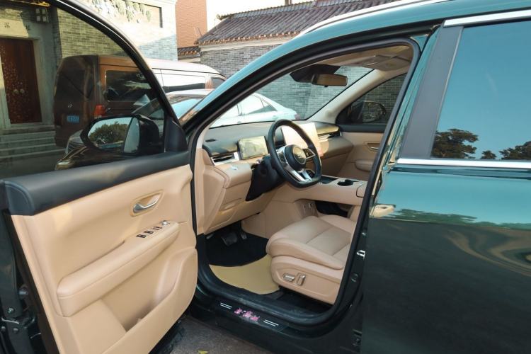 Used Landian E5 PLUS 2025 165 km Long-Range Travel Custom Edition 7 Seats Interior 8