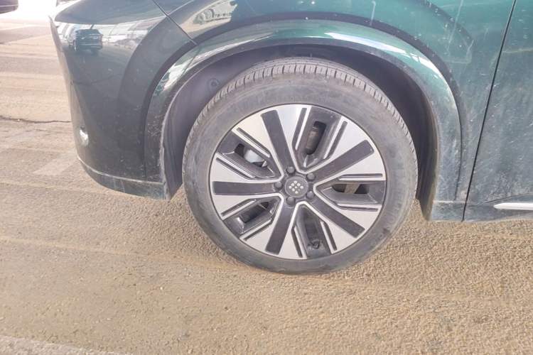 Used Landian E5 PLUS 2025 120 km Standard Range 7-Seater Left Front Wheel Hub