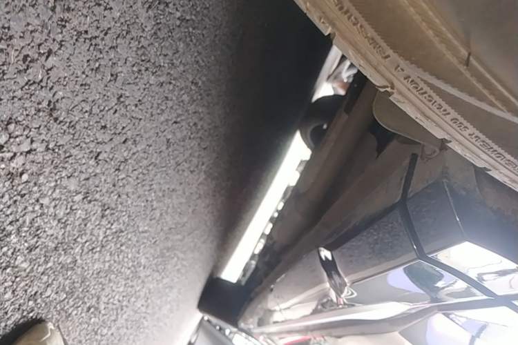 Used Landian E5 PLUS 2025 165 km Long-Range Version PLUS 7-Seater Left Side Sill