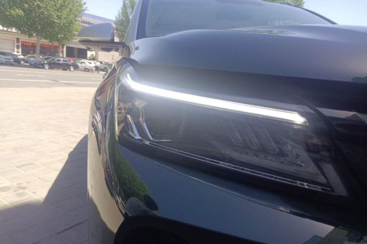 Used Landian E5 PLUS 2025 120km Standard Travel Custom Edition 7 Seats Right Front Headlight