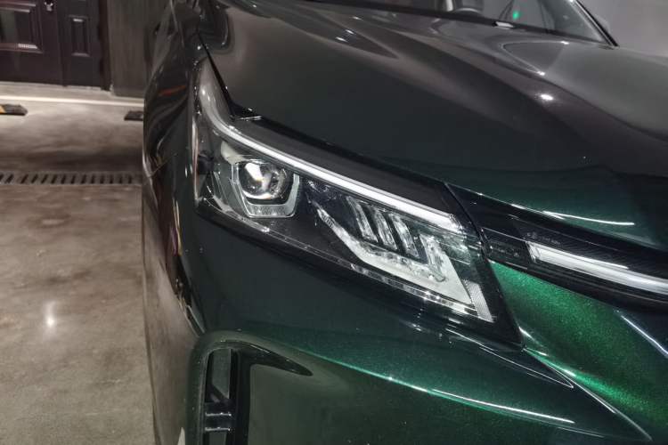 Used Landian E5 PLUS 2025 165 km Long-Range Version PLUS 7-Seater Right Front Headlight