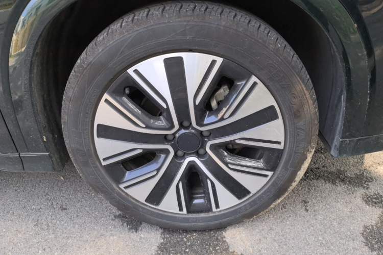 Used Landian E5 PLUS 2025 165 km Long-Range Version PLUS 7-Seater Right Front Wheel Hub