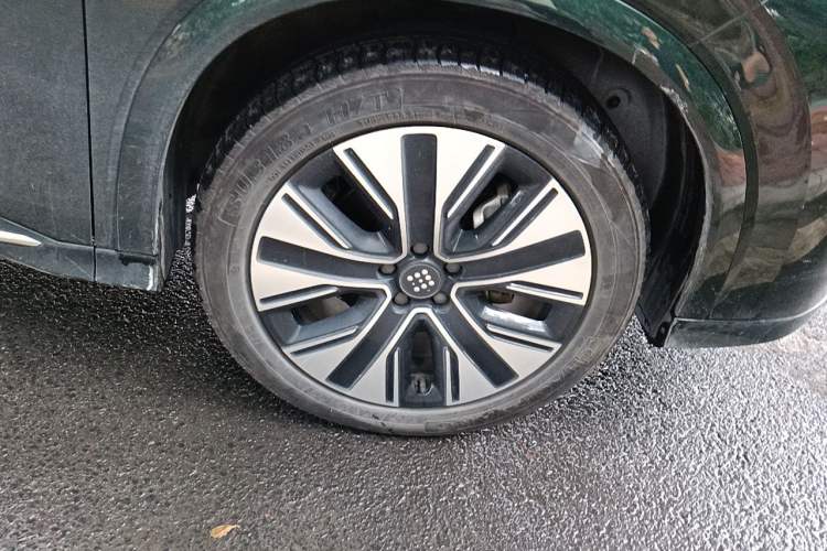 Used Landian E5 PLUS 2025 165 km Long-Range Version PLUS 5-Seater Right Front Wheel Hub