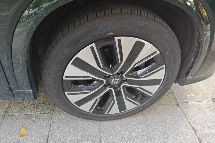 Used Landian E5 PLUS 2025 165 km Long-Range Travel & Comfort Edition 7 Seats Right Front Wheel Hub