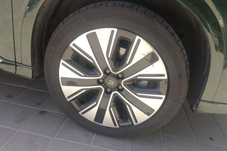 Used Landian E5 PLUS 2025 120km Standard Travel Custom Edition 7 Seats Right Front Wheel Hub