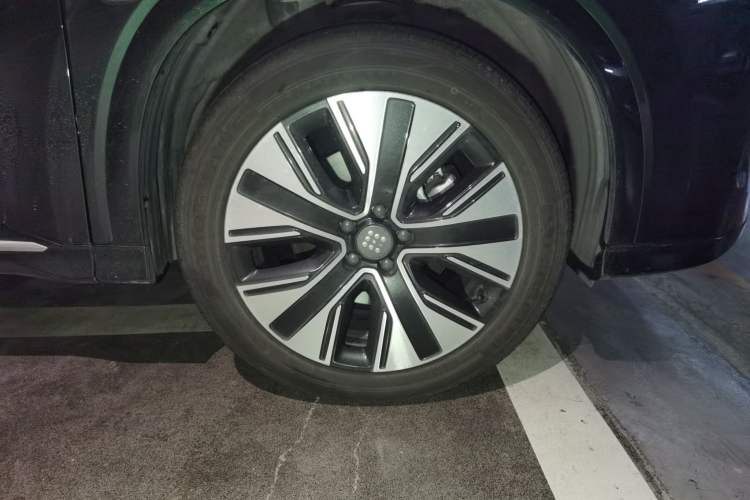 Used Landian E5 PLUS 2025 165 km Long-Range Version PLUS 7-Seater Right Front Wheel Hub