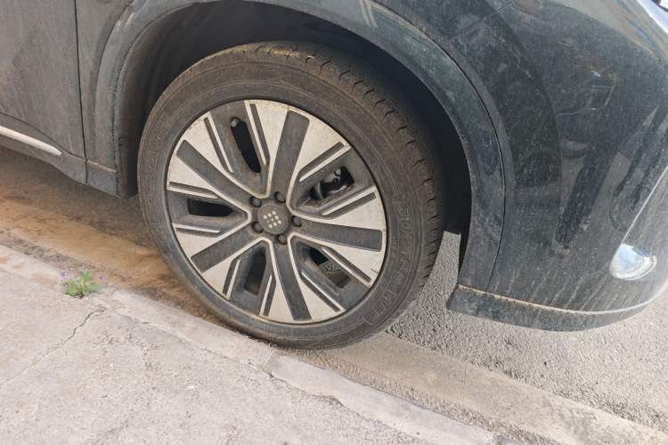 Used Landian E5 PLUS 2025 165 km Long-Range Version PLUS 5-Seater Right Front Wheel Hub