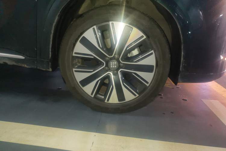Used Landian E5 PLUS 2025 165 km Long-Range Travel & Comfort Edition 7 Seats Right Front Wheel Hub