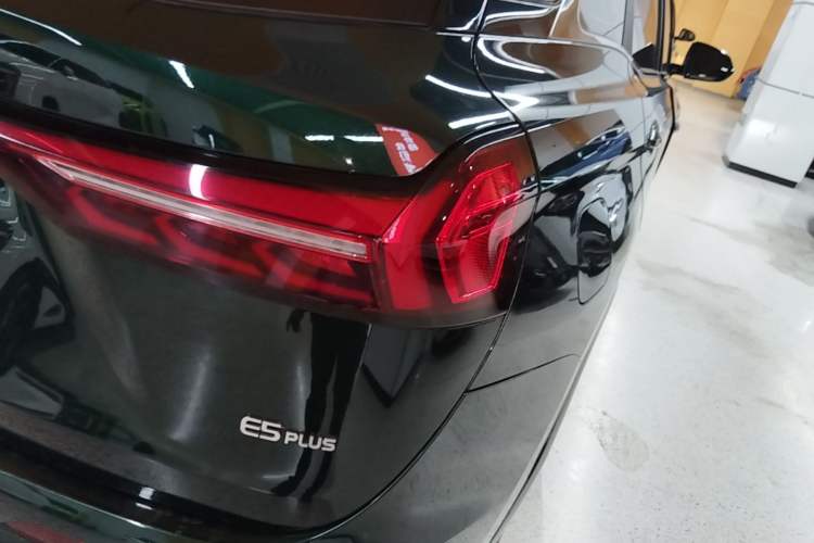 Used Landian E5 PLUS 2025 120km Standard Travel Custom Edition 7 Seats Right Rear Taillight