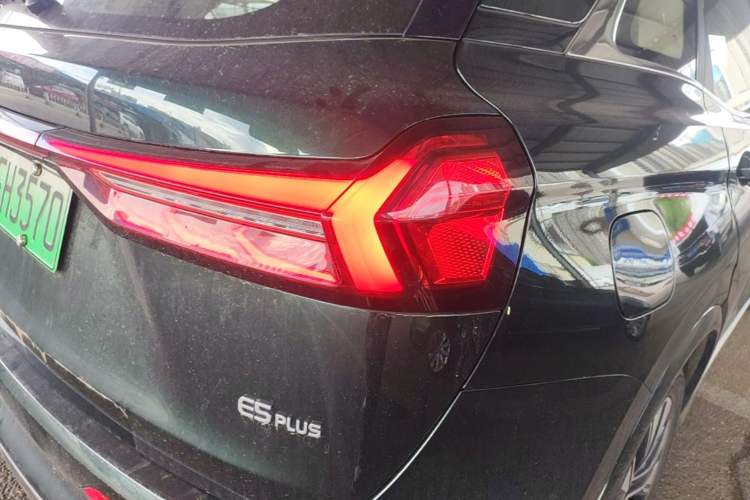 Used Landian E5 PLUS 2025 120 km Standard Range 7-Seater Right Rear Taillight