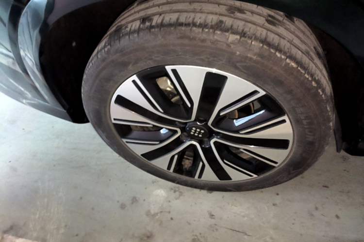 Used Landian E5 PLUS 2025 120km Standard Travel Custom Edition 7 Seats Right Rear Wheel Hub