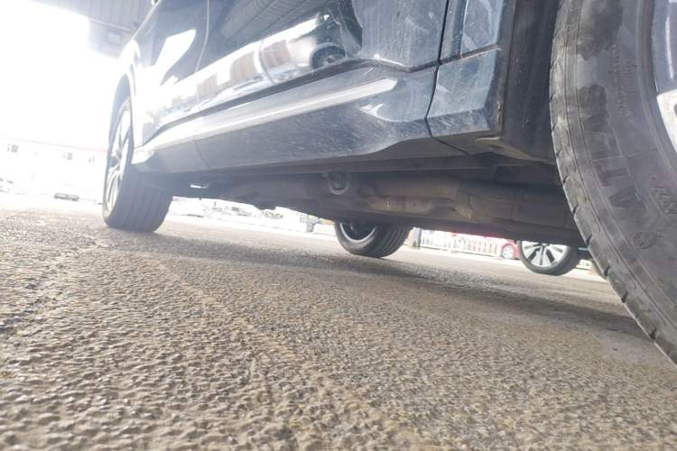 Used Landian E5 PLUS 2025 120 km Standard Range 7-Seater Right Side Sill