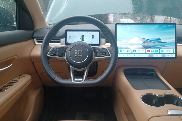 Used Landian E5 PLUS 2025 120km Standard Travel Custom Edition 7 Seats Steering Wheel