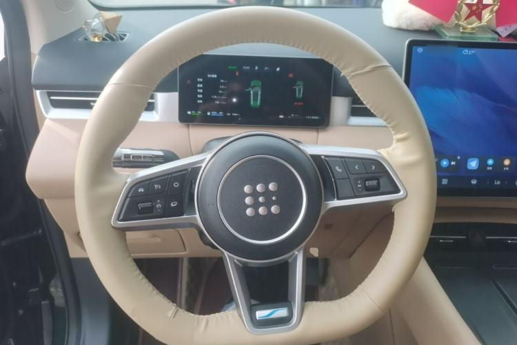 Used Landian E5 PLUS 2025 165 km Long-Range Pro Version with 5 Seats Steering Wheel