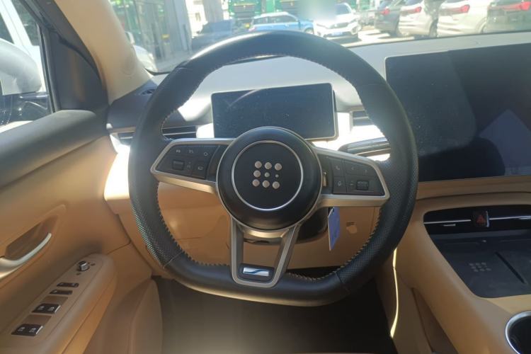 Used Landian E5 PLUS 2025 120km Standard Travel Custom Edition 7 Seats Steering Wheel
