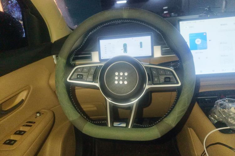 Used Landian E5 PLUS 2025 165 km Long-Range Travel & Comfort Edition 7 Seats Steering Wheel