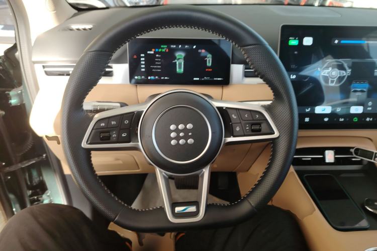 Used Landian E5 PLUS 2025 165 km Long-Range Version PLUS 7-Seater Steering Wheel