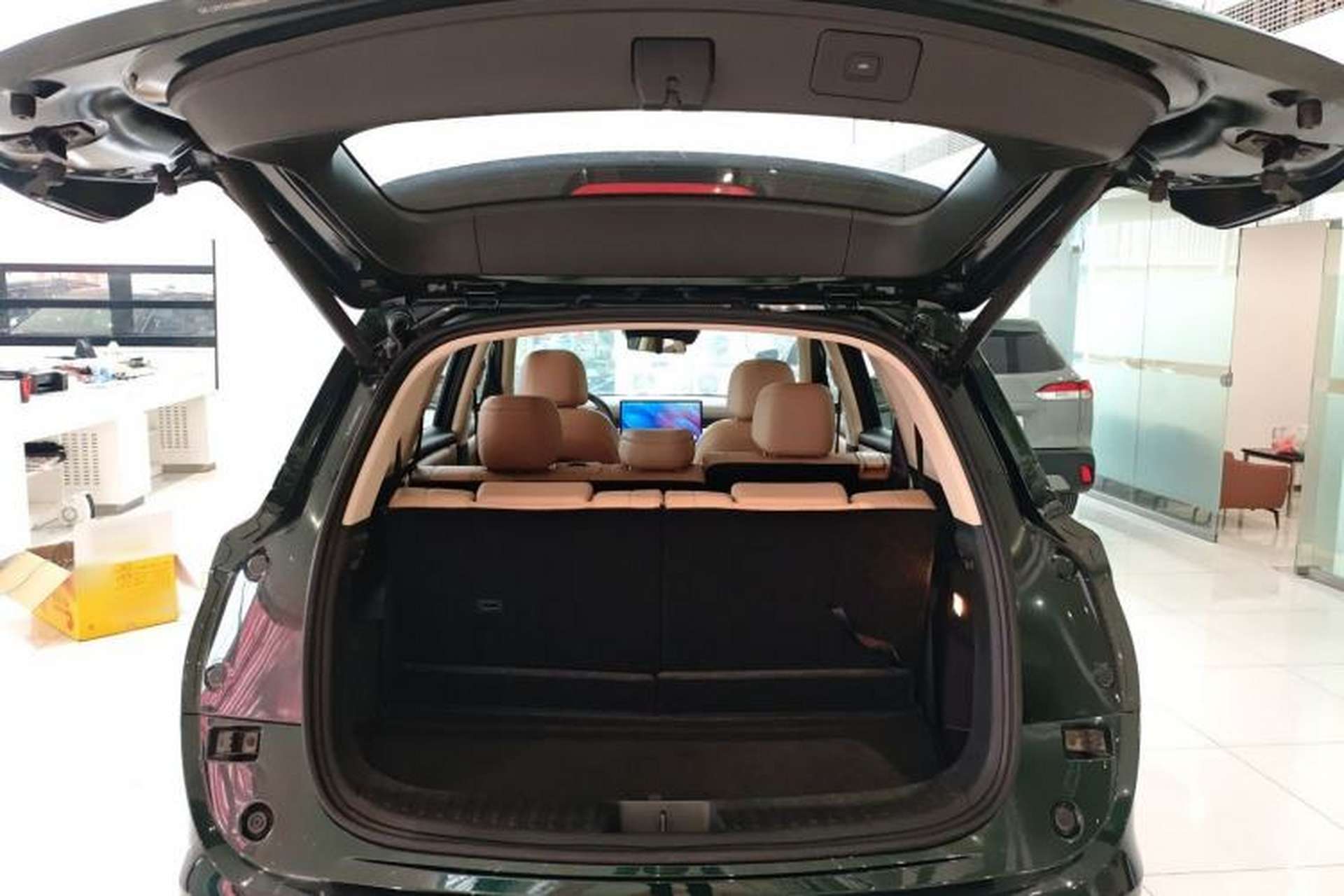 Used Landian E5 PLUS 2025 165 km Long-Range Version PLUS 7-Seater Trunk