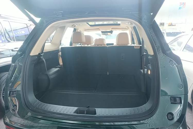 Used Landian E5 PLUS 2025 165 km Long-Range Version PLUS 7-Seater Trunk