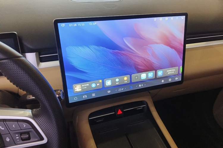 Used Landian E5 PLUS 2025 165 km Long-Range Version PLUS 7-Seater Audio And AC Panel