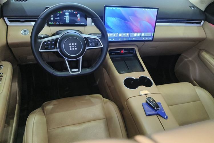 Used Landian E5 PLUS 2025 165 km Long-Range Version PLUS 7-Seater Center Console