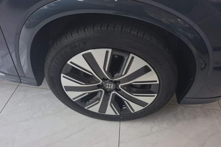 Used Landian E5 PLUS 2025 165 km Long-Range Version 7 Seats Right Front Wheel Hub