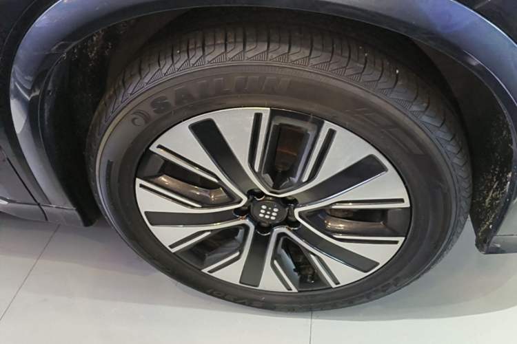 Used Landian E5 PLUS 2025 165 km Long-Range Version PLUS 7-Seater Right Front Wheel Hub