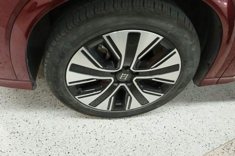 Used Landian E5 PLUS 2025 120km Standard Travel Custom Edition 7 Seats Left Front Wheel Hub